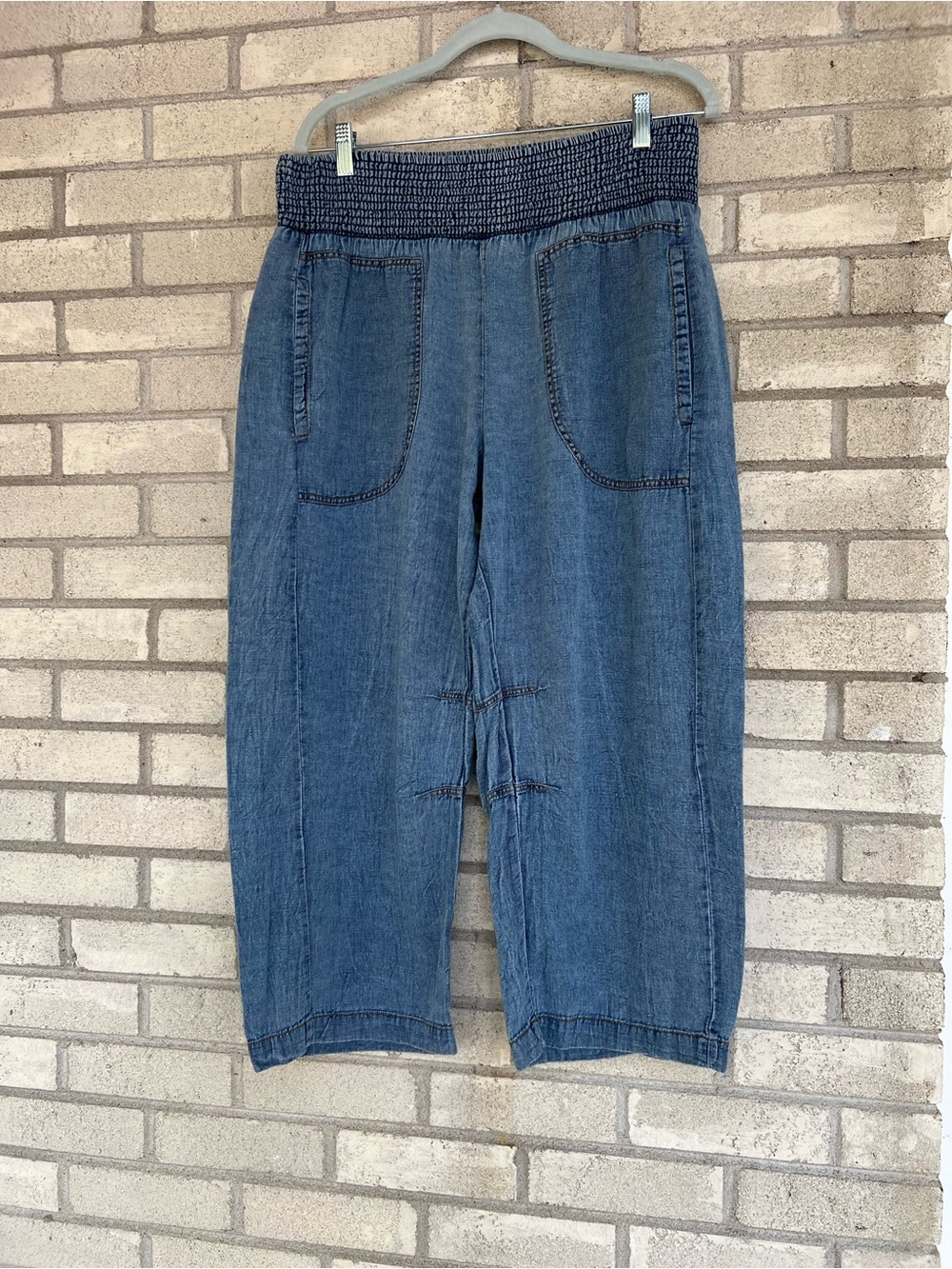 Pilcro Reese Smocked Pull-On Barrel Jeans L Medium Wash